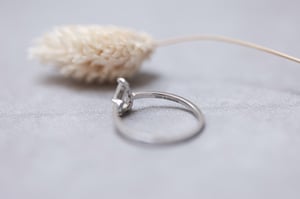 Image of  Platinum pear shape white diamond ring (IOW152)