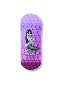 Shook-Up Girl 34mm Professional Fingerboard