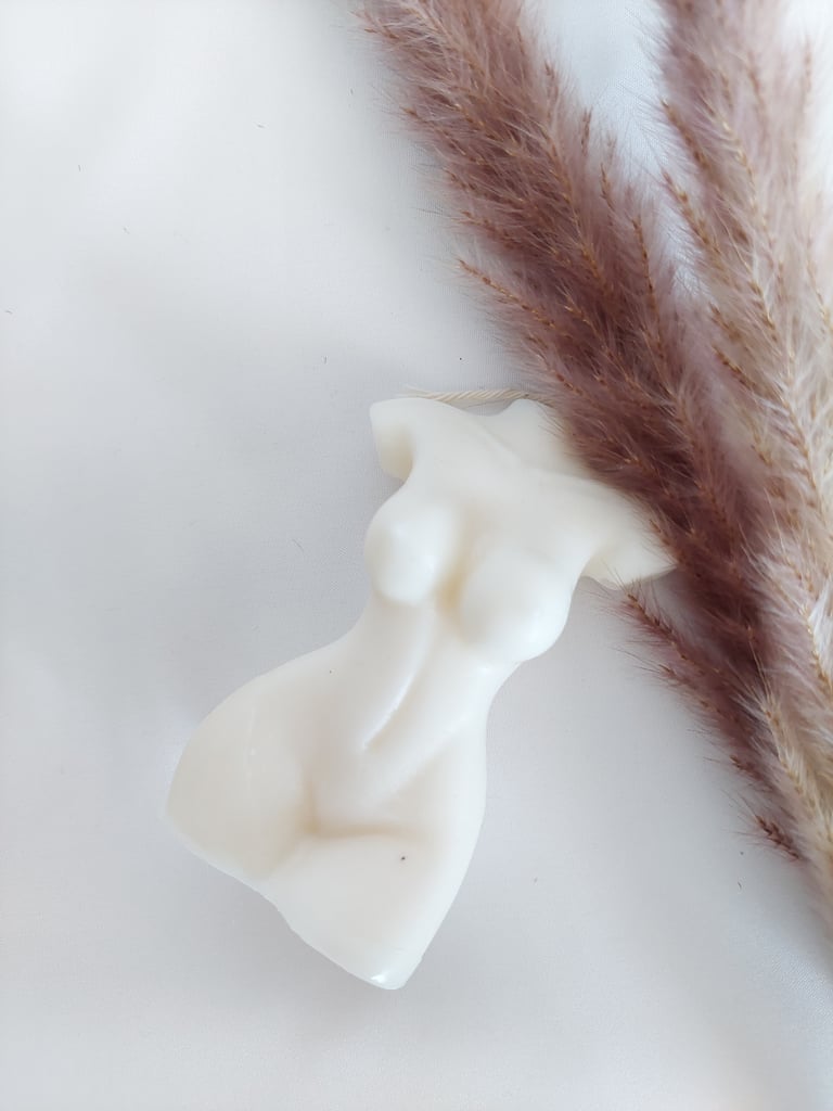 VENUS FEMALE TORSO CANDLE Image 2