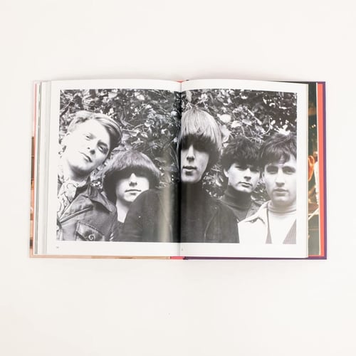 Image of <h4>A SCENE IN BETWEEN</h4><h5>Cicada</h5><h6>Hardback</h6>