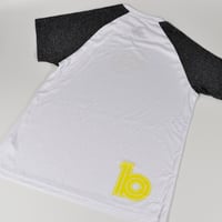 Image 3 of ob1 run club contrast running tee