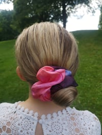 Image 3 of Calla Lily scrunchie 3