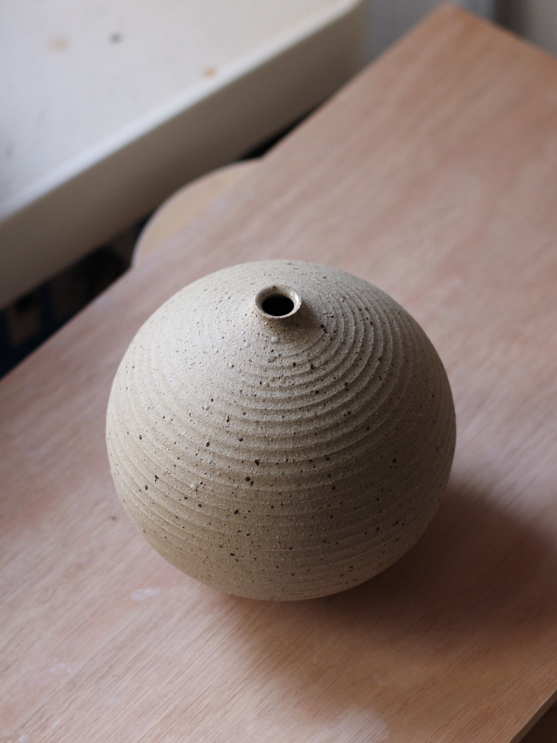 Image of textured vase 04