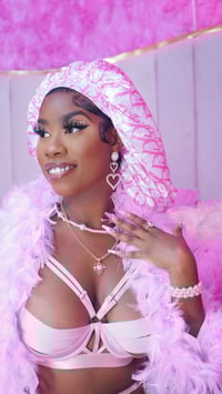 Image 3 of DesignHER Pink on White D Logo Bonnet 