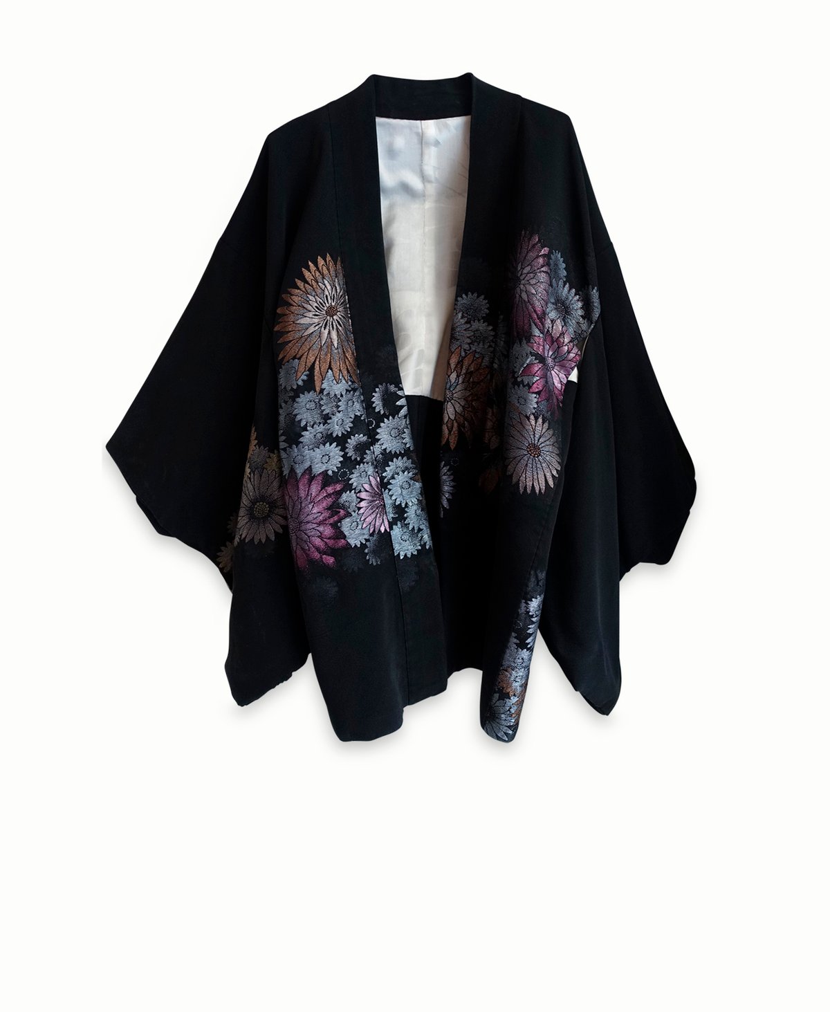Image of Sort kort kimono af silke med metalliske blomster