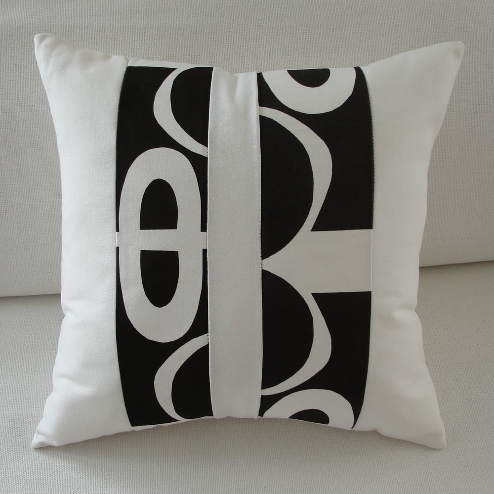 Image of 'Downtown' White cushion