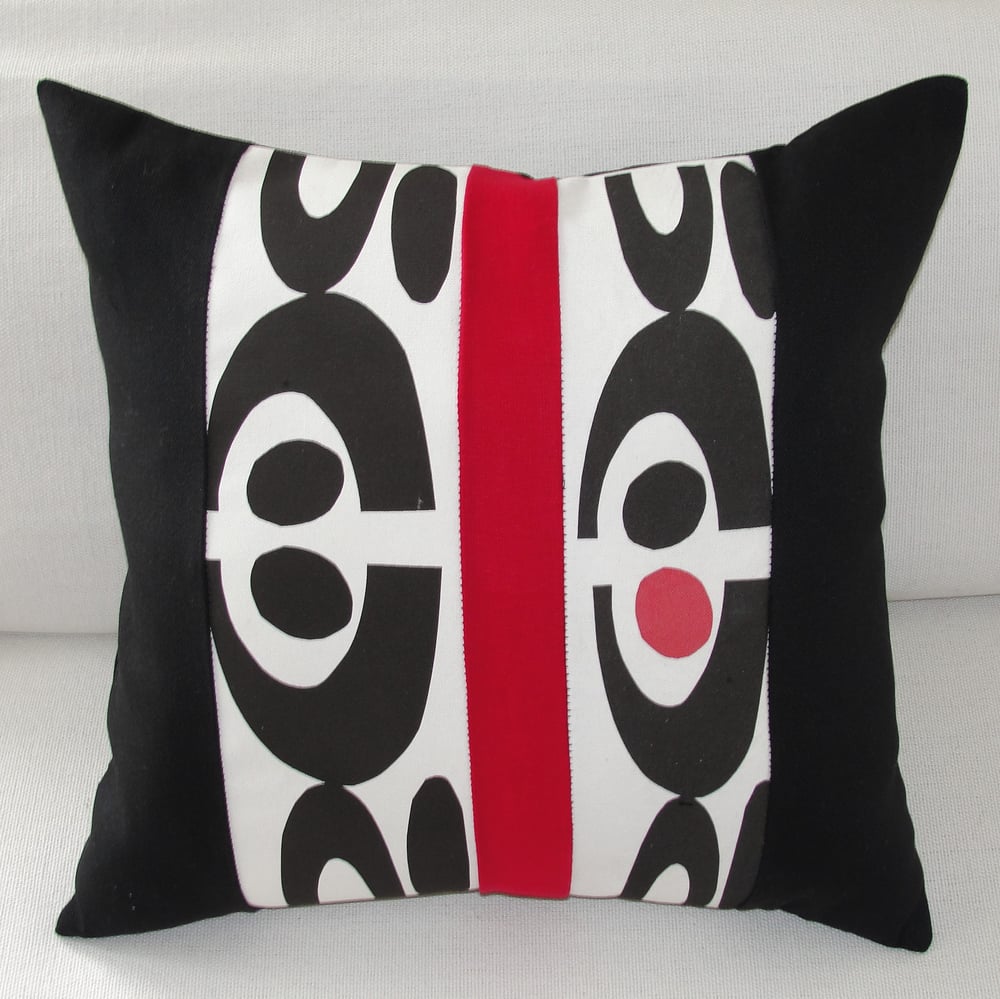 Image of 'Downtown' Red cushion