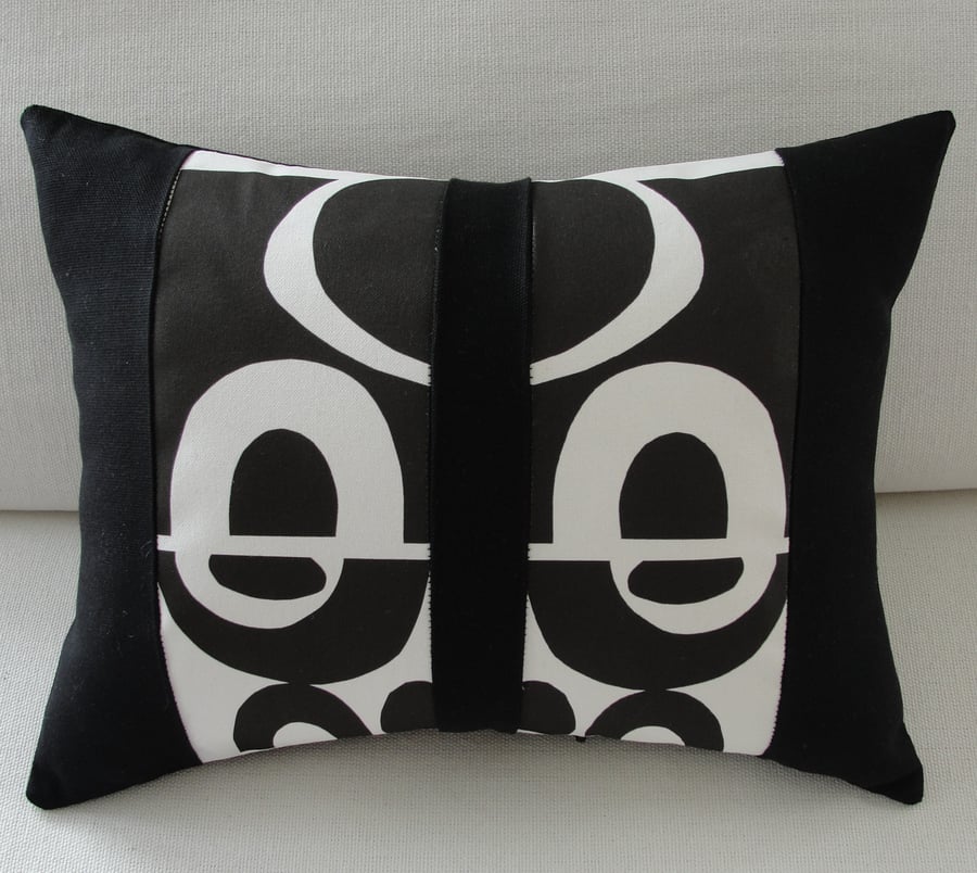 Image of 'Downtown' cushion in Black