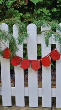 Image 1 of Wooden garland *red