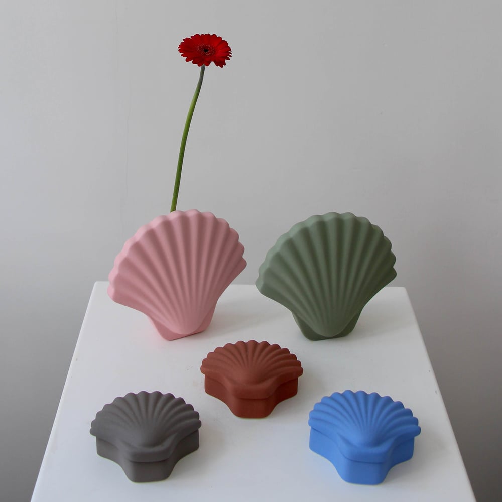 Image of Seashell Vase and Box by Los Objetos Decorativos 