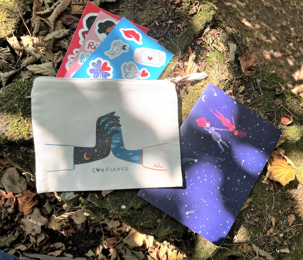 Image of PRE-COMMANDE - PACK Cahier, trousse, stickers - THE SIMONES X ADOLIE