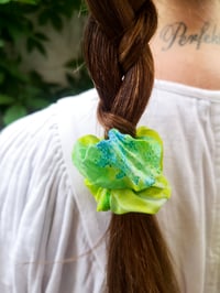Image 2 of Green Banks of Daffodils scrunchie 6
