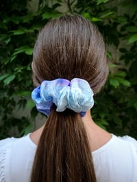 Image 3 of Mauve Freesia scrunchie 2