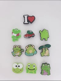 I love frogs shoe charms 