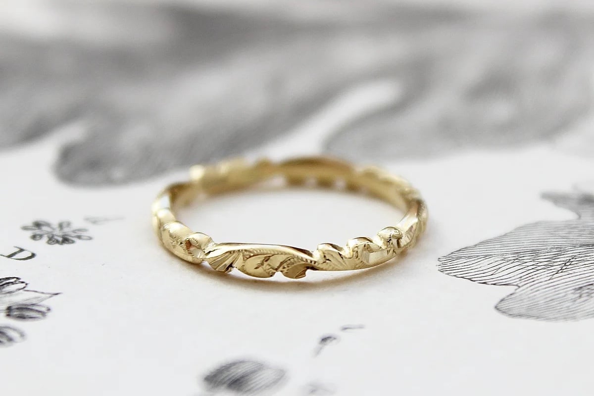 Image of 18ct gold 2.5mm floral carved ring
