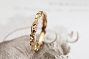 Image of 18ct gold 3mm floral carved ring