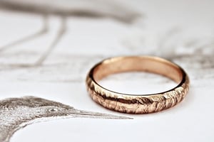 Image of 18ct rose gold 4mm horn texture ring