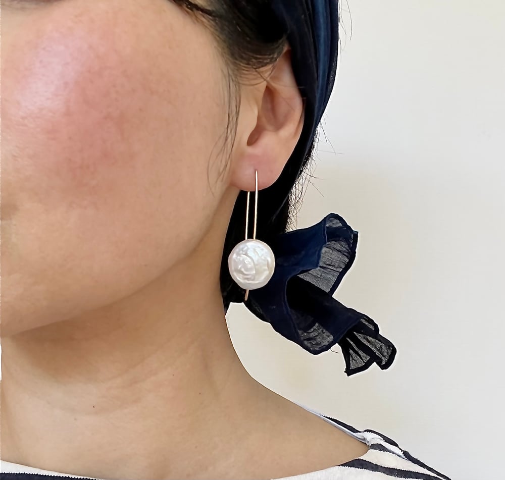 Image of Queen pearl earrings