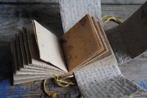 Odessa - Carnet à reliure-boîte belge - papier artsanal - soie - broderie sashiko