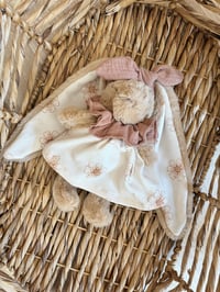 Image 1 of DOUDOU ET SA TENUE  MOTIF MARGUERITE 