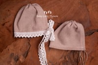 Image 1 of Bonnet hats set beige