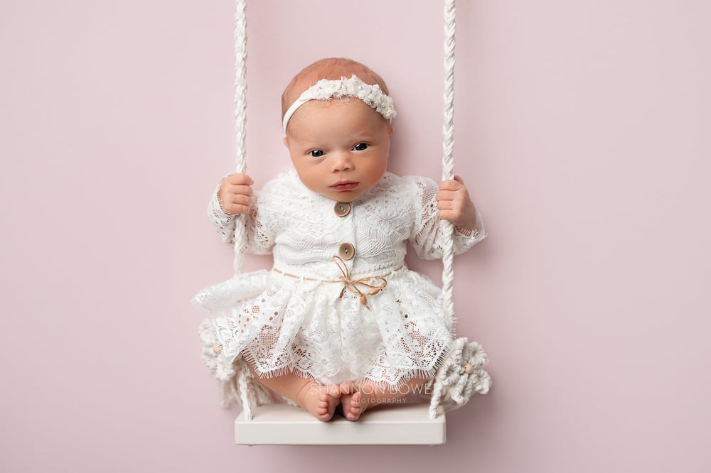 Image of « tiny braided swing with macrame flowers  in cream - #2 »