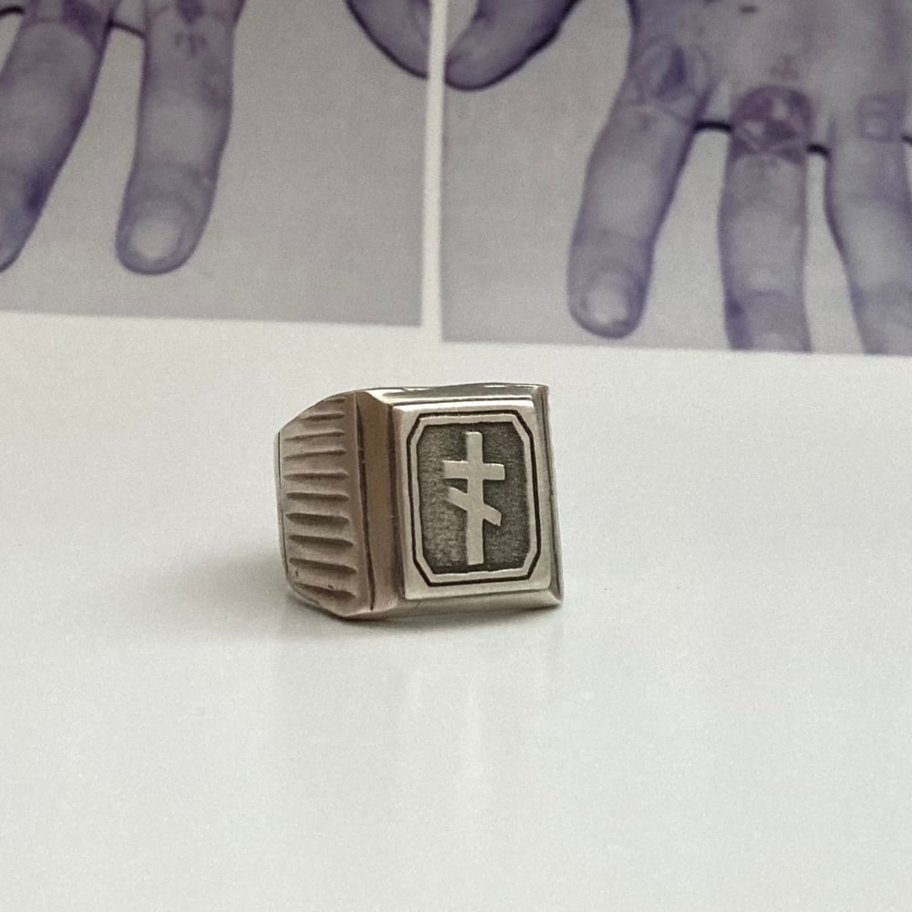 THE CROSS OF THIEVES RING