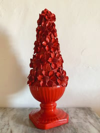Image 1 of Sculpture en céramique de manises à fleurs rouges