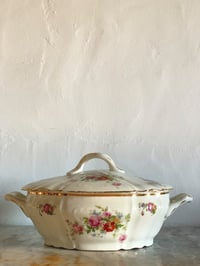 Image 5 of Soupière ancienne en porcelaine à décor fleuri