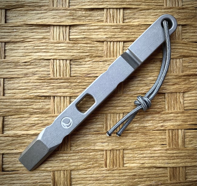 TwoEDC Titanium Pocket Pry