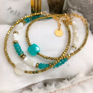 Image of BRACELET CHERRY Jade bleu et Nacre