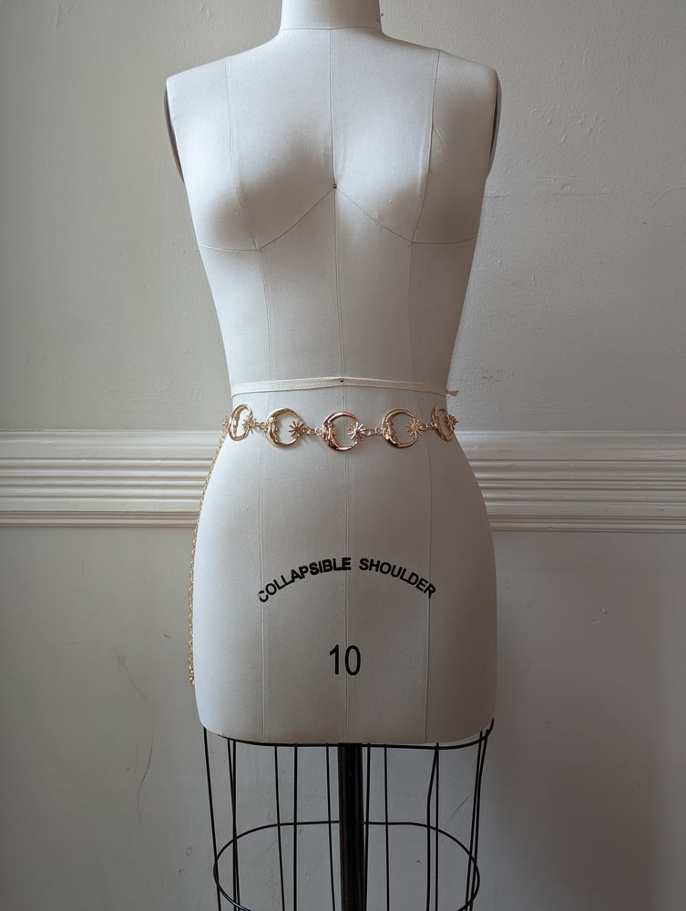 Many Moons Chain Belt