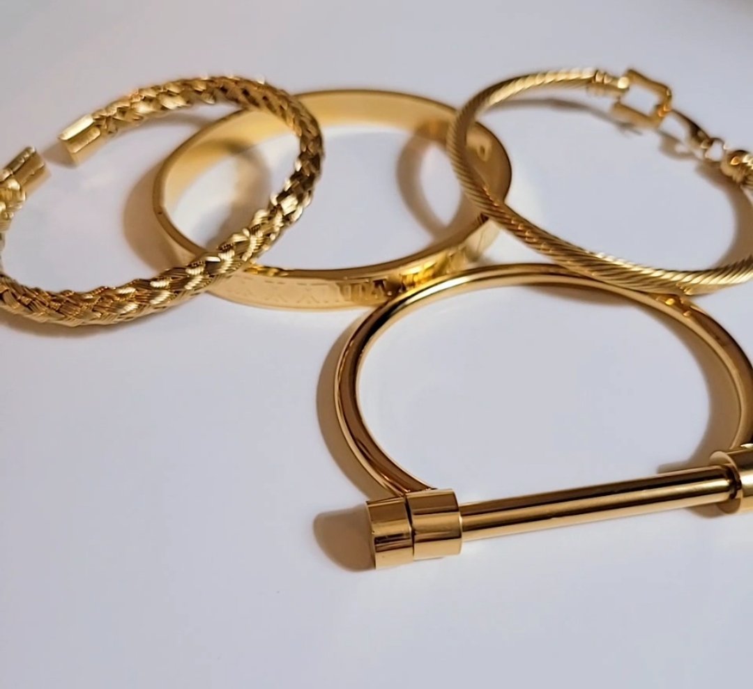 Image of Simple Bar Bangle 
