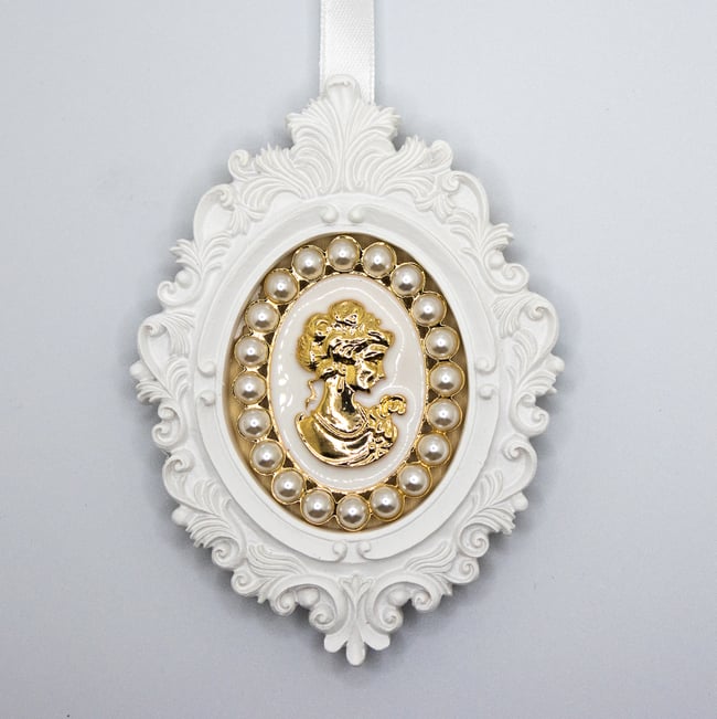 Baroque Pearl Cameo Decoration