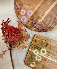 Image 4 of 'Wild Flowers' Resin & Dried Flowers Serving Boards