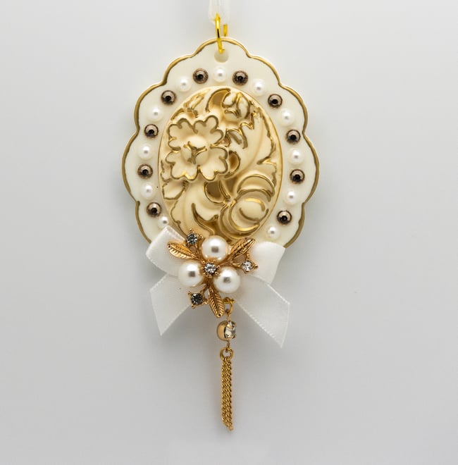 White Gilded Garden Cameo Ornament
