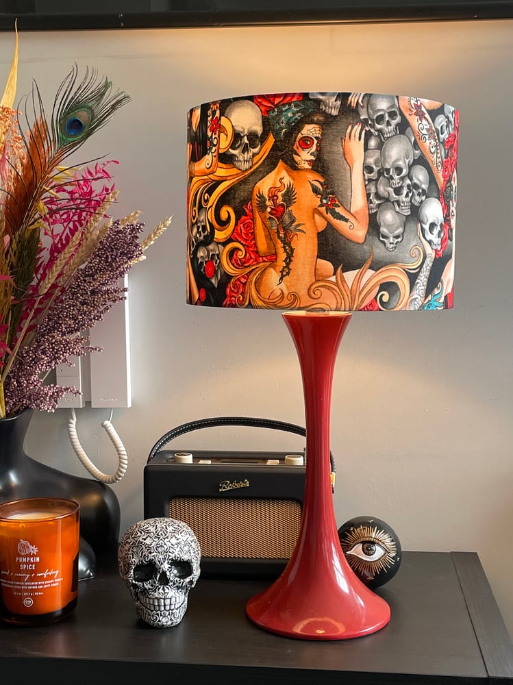 Image of Las Elegantes Bright Smoke Shade 30cm