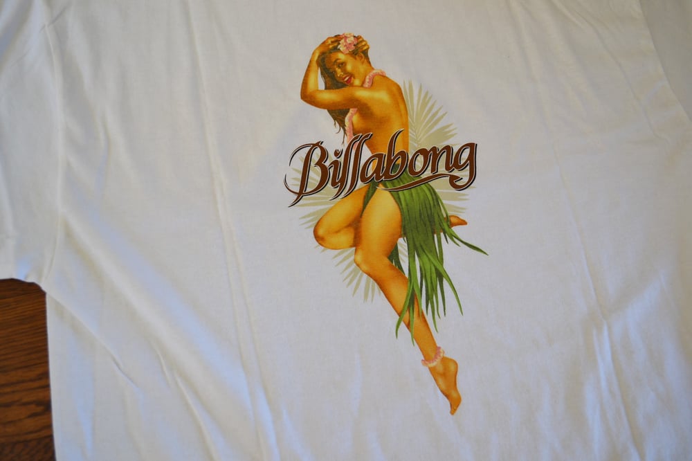 Image of Vintage 2000's Billabong Surfing Hawaiian Graphic Print T-Shirt Sz.L