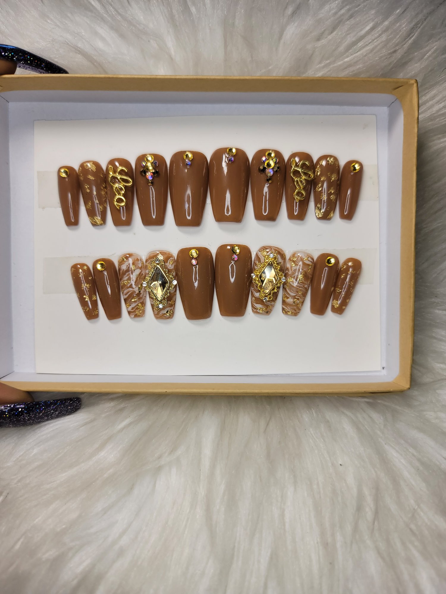 Image of Brown Leo press on nailz