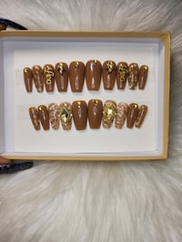 Brown Leo press on nailz