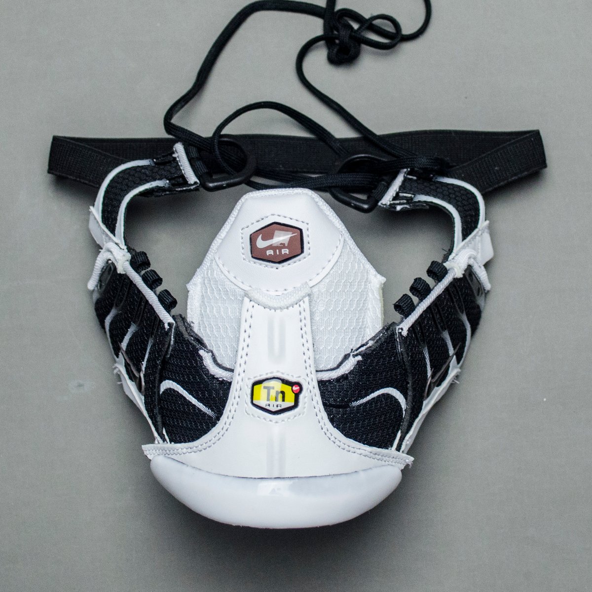 Image of TACTICAL MASK / AIR MASK / WHITE BLACK -