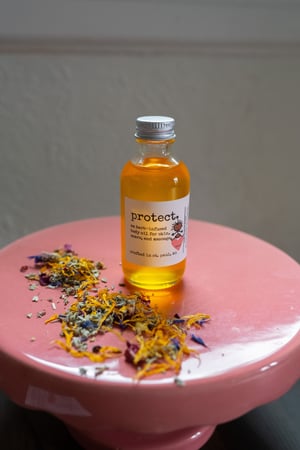 Image of protect. (herb-infused body oil)