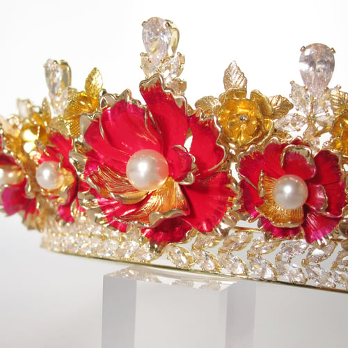 Image of Crimson Blooms crown 