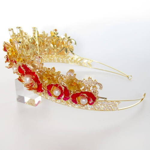 Image of Crimson Blooms crown 