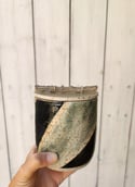 Bote moteado con palito. Molted jar with stick. 
