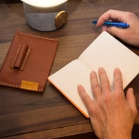 Image 6 of Funda de cuaderno marrón