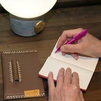 Image 6 of Funda de cuaderno marrón oscuro