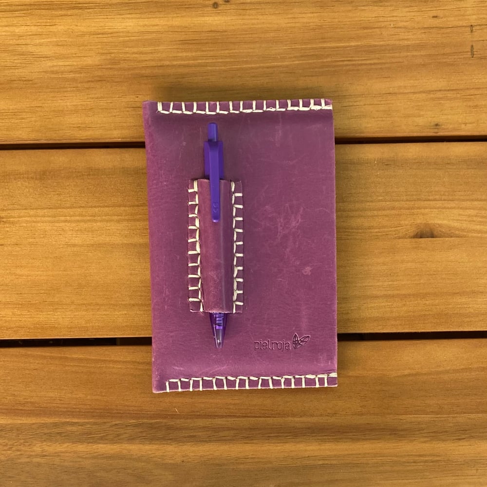Image of Funda de cuaderno lila