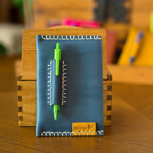 Image of Funda de cuaderno azul
