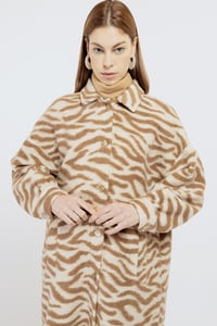 Image 5 of CAPPOTTO CECILIA ZEBRA PANNA € 294 - 50% 